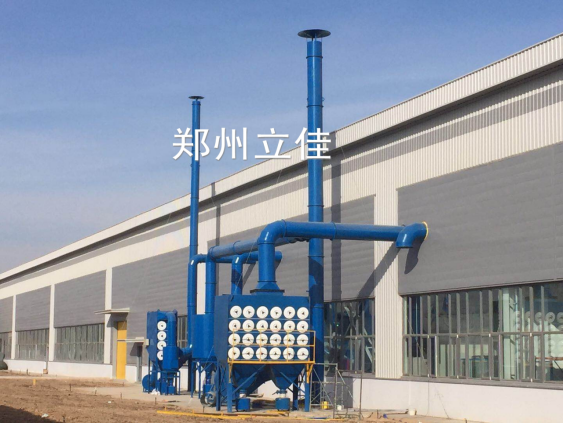 工业除尘器，带 48 个热喷涂墨盒（袋滤室类型）